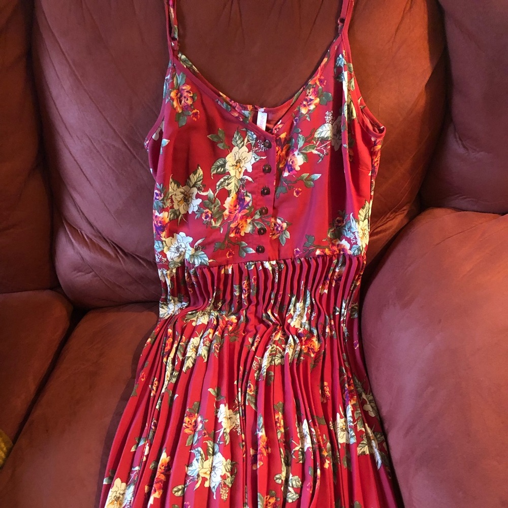 Size medium women’s red sundress.